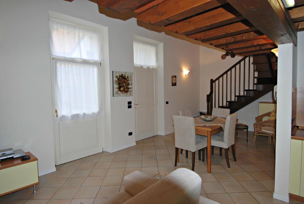 The Flowers Apartments 2 Desenzano del Garda Room photo