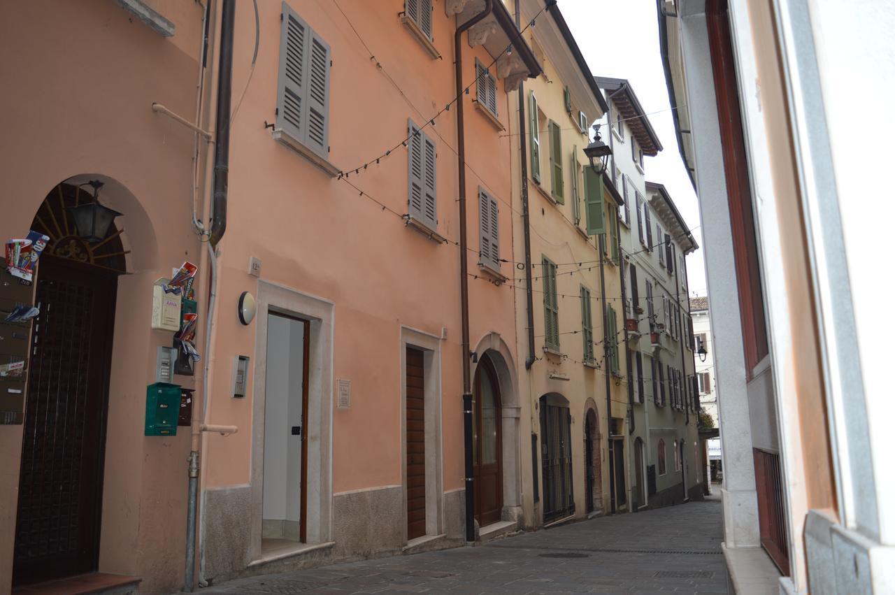 The Flowers Apartments 2 Desenzano del Garda Exterior photo